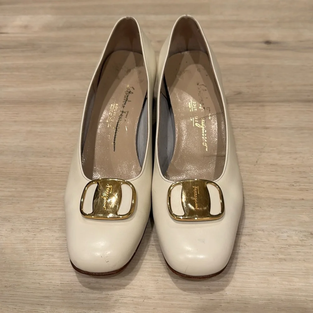 🤍Vintage Salvatore Ferragamo Block Heels🤍 - Picture 1 of 6